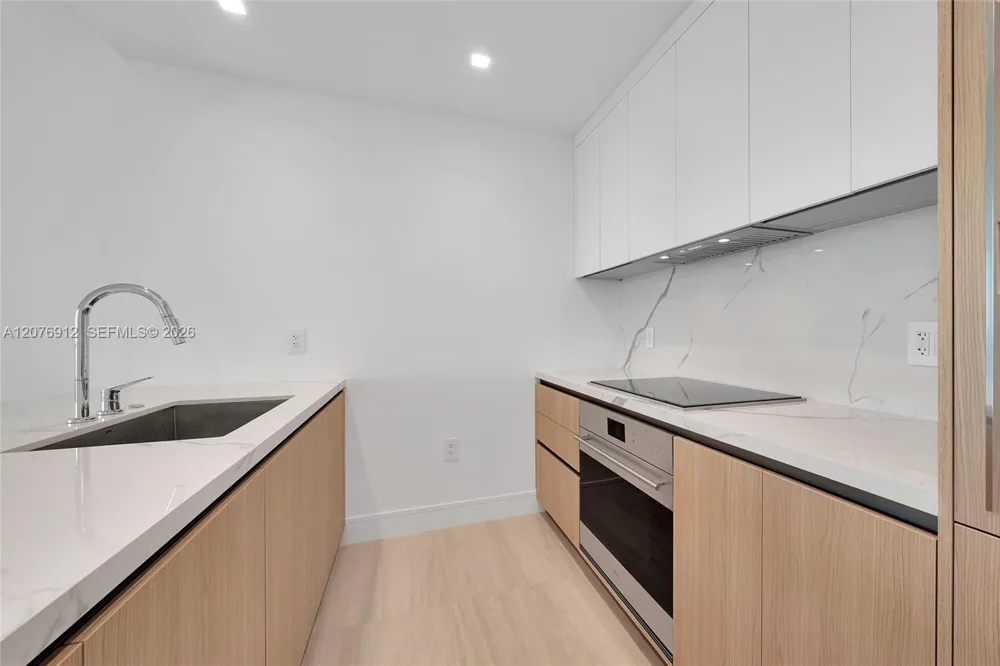 2411 Laguna Circle #2402 North Miami, FL 33181