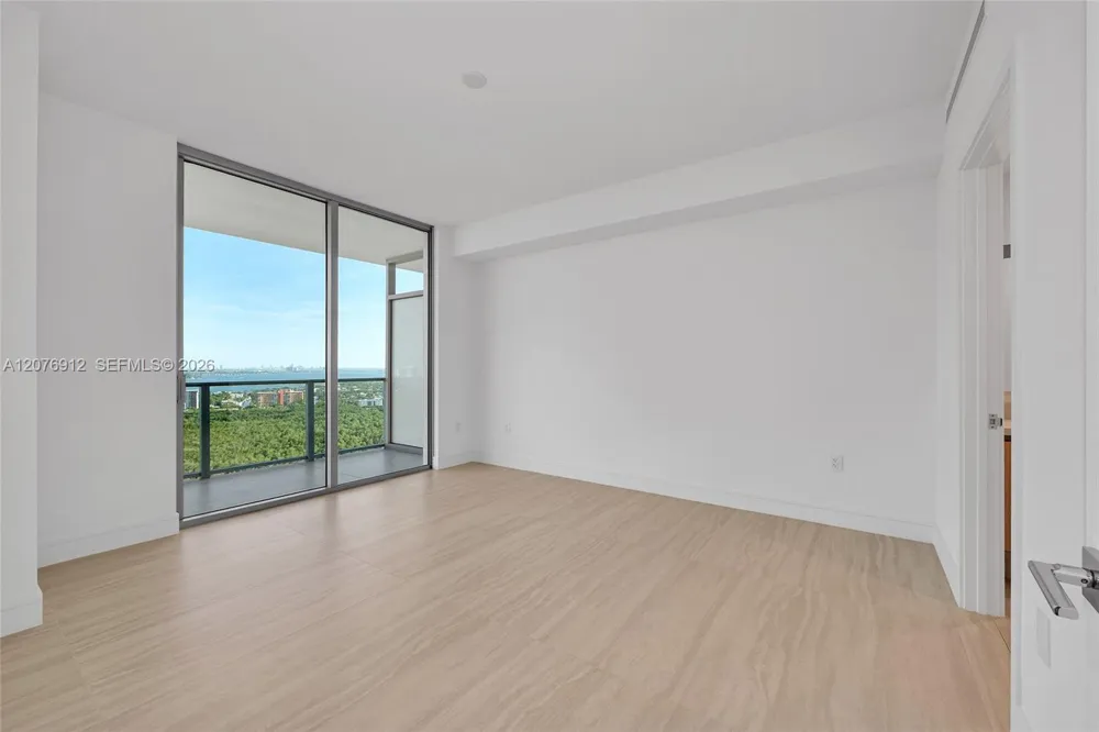 2411 Laguna Circle #2402 North Miami, FL 33181