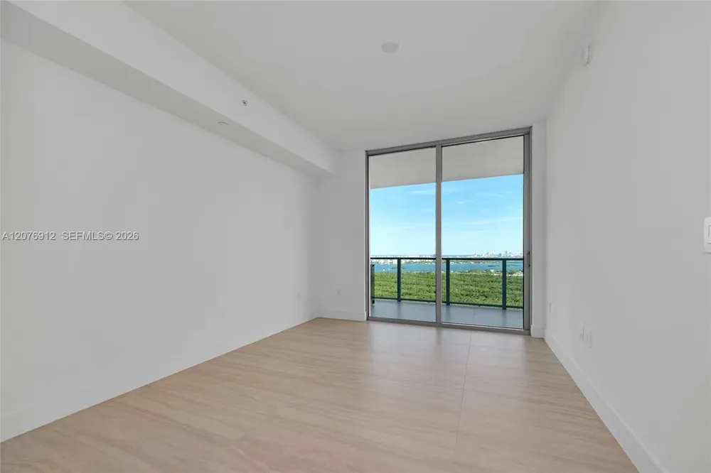2411 Laguna Circle #2402 North Miami, FL 33181