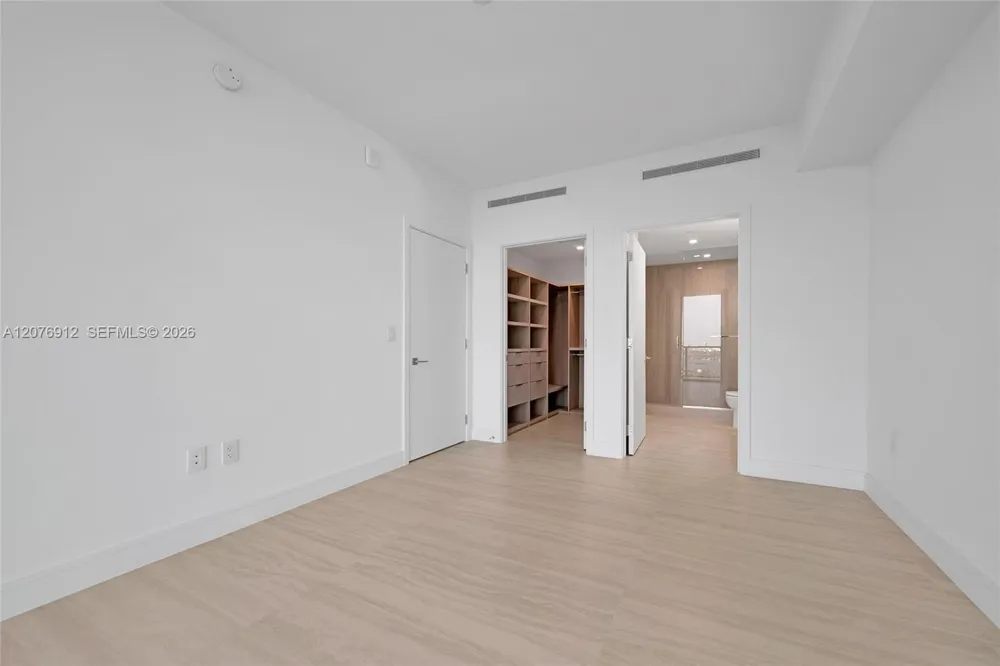 2411 Laguna Circle #2402 North Miami, FL 33181
