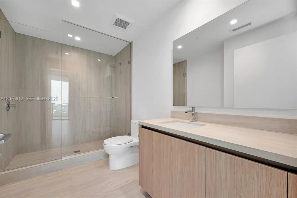 2411 Laguna Circle #2402 North Miami, FL 33181