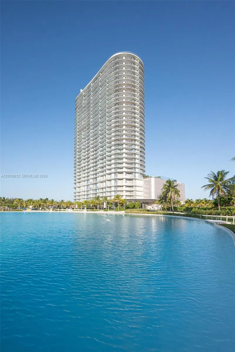 2411 Laguna Circle #2402 North Miami, FL 33181