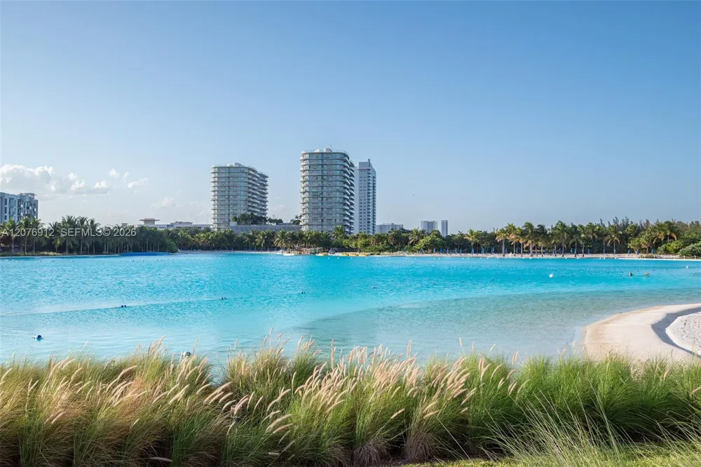 2411 Laguna Circle #2402 North Miami, FL 33181
