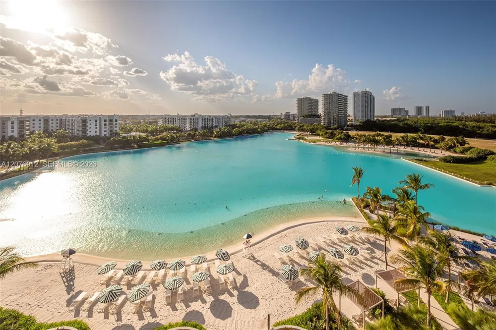 2411 Laguna Circle #2402 North Miami, FL 33181