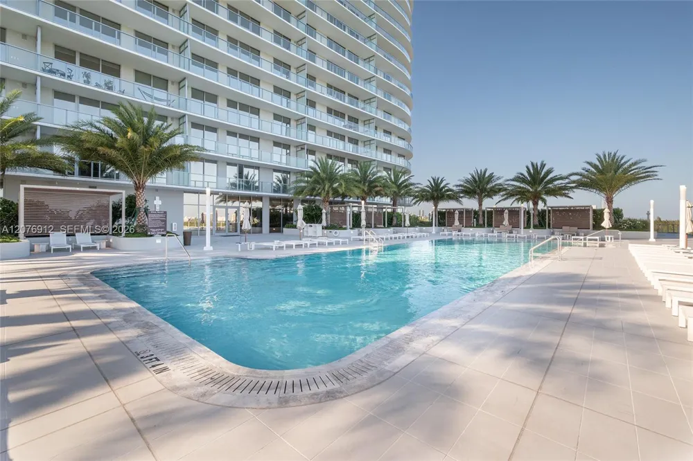2411 Laguna Circle #2402 North Miami, FL 33181