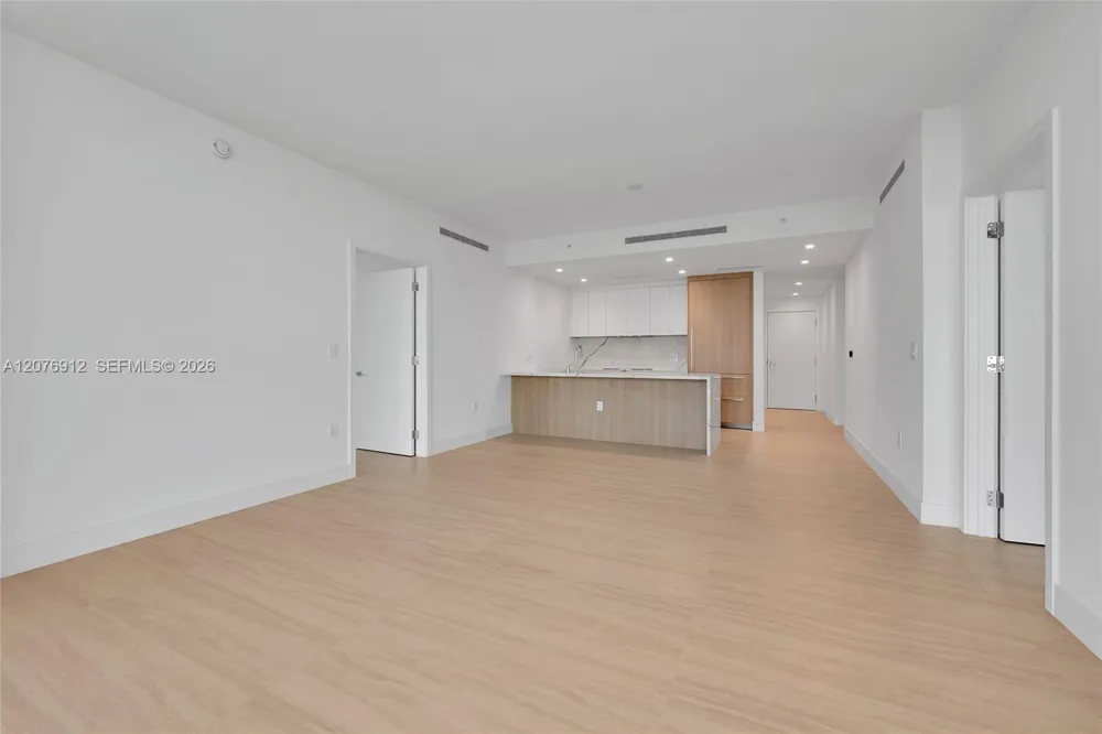 2411 Laguna Circle #2402 North Miami, FL 33181