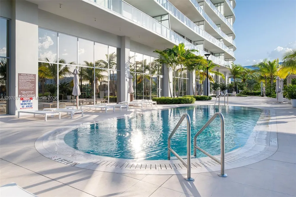 2411 Laguna Circle #2402 North Miami, FL 33181