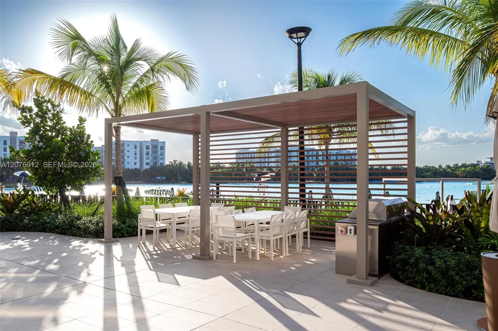 2411 Laguna Circle #2402 North Miami, FL 33181
