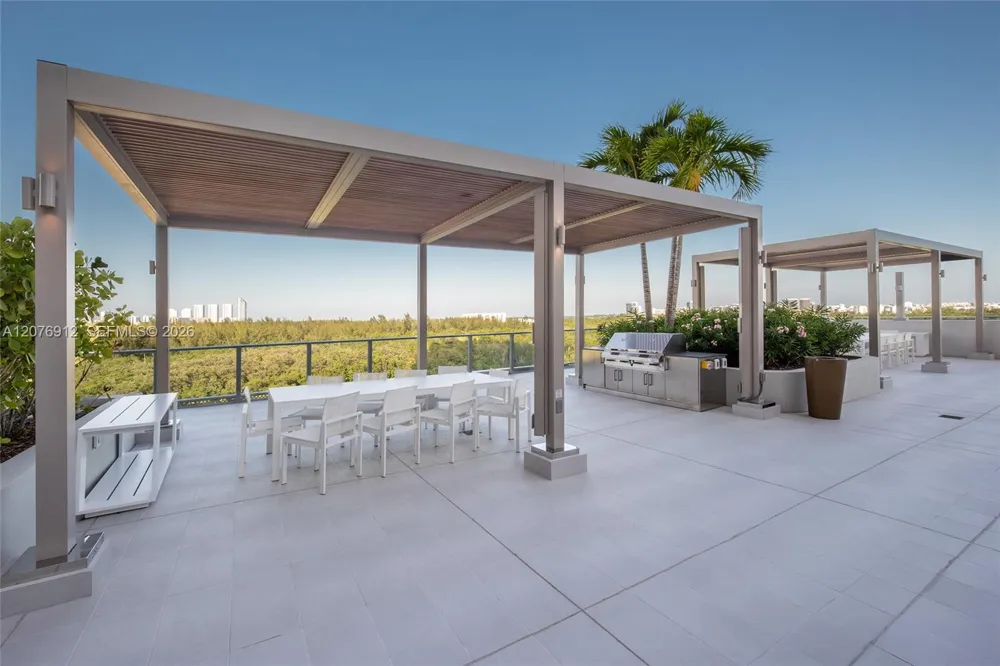 2411 Laguna Circle #2402 North Miami, FL 33181
