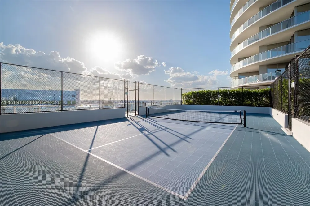 2411 Laguna Circle #2402 North Miami, FL 33181