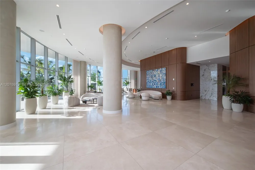 2411 Laguna Circle #2402 North Miami, FL 33181