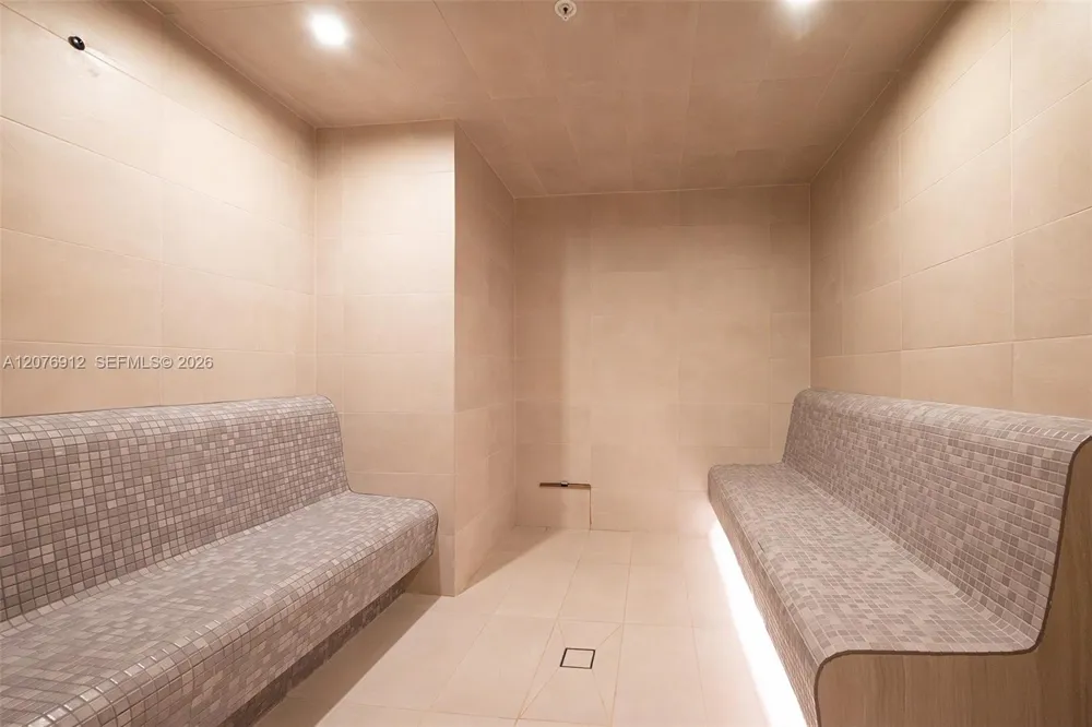 2411 Laguna Circle #2402 North Miami, FL 33181