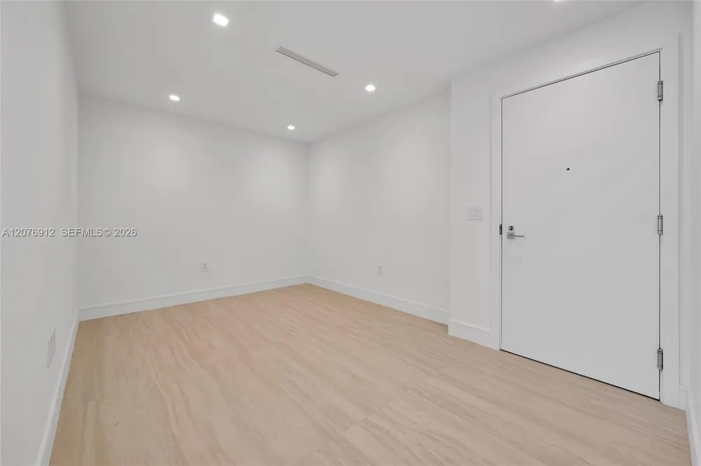2411 Laguna Circle #2402 North Miami, FL 33181