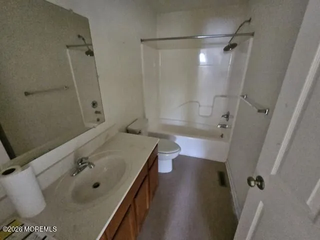 24 Cedar Crossing #16 Red Bank, NJ 07701