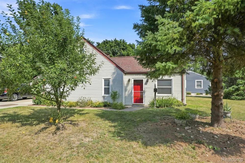 8251 McClellan Street Utica City, MI 48317