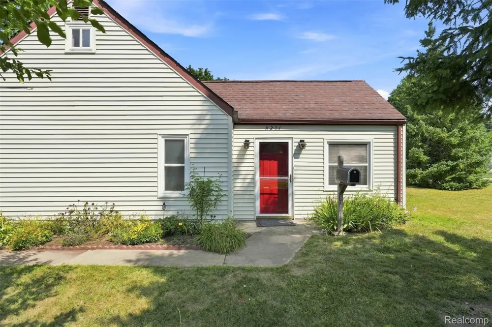 8251 McClellan Street Utica City, MI 48317