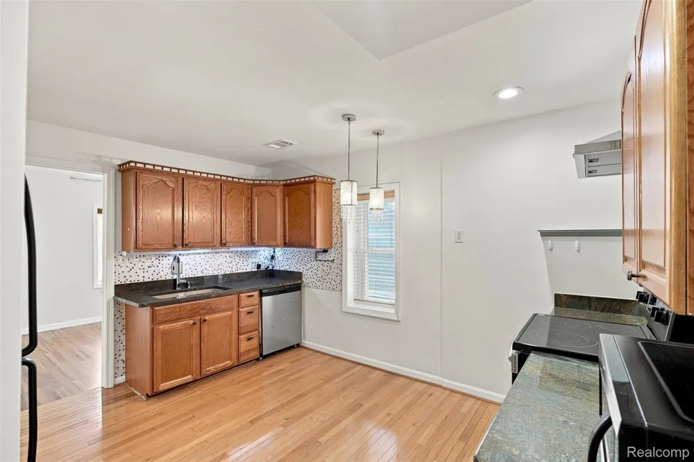 8251 McClellan Street Utica City, MI 48317