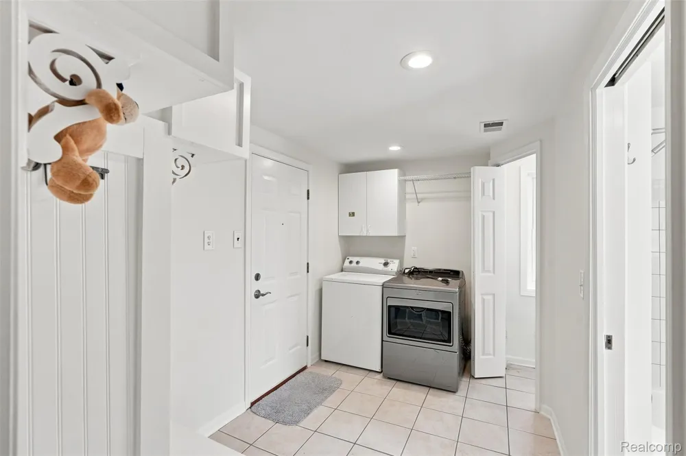 8251 McClellan Street Utica City, MI 48317