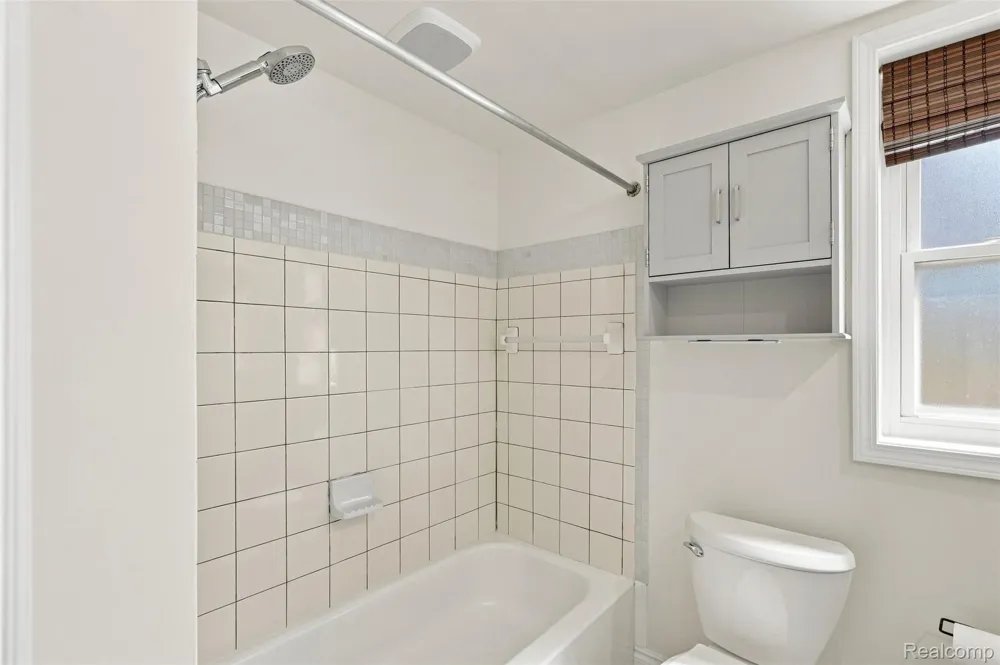8251 McClellan Street Utica City, MI 48317