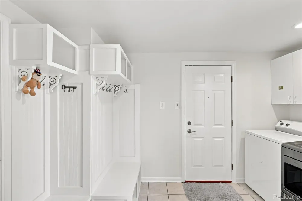 8251 McClellan Street Utica City, MI 48317