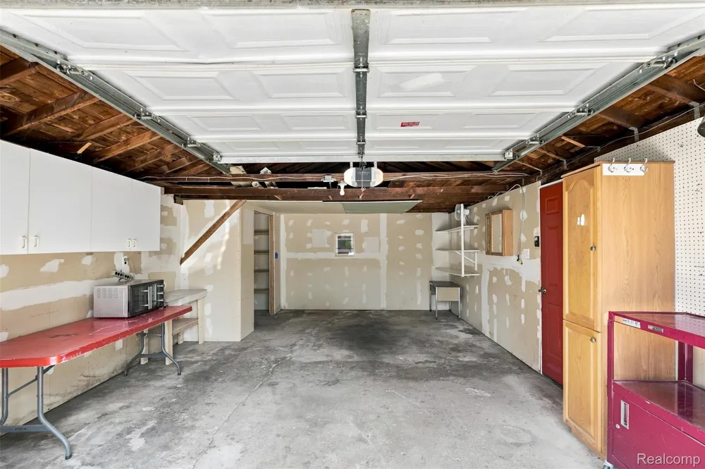 8251 McClellan Street Utica City, MI 48317