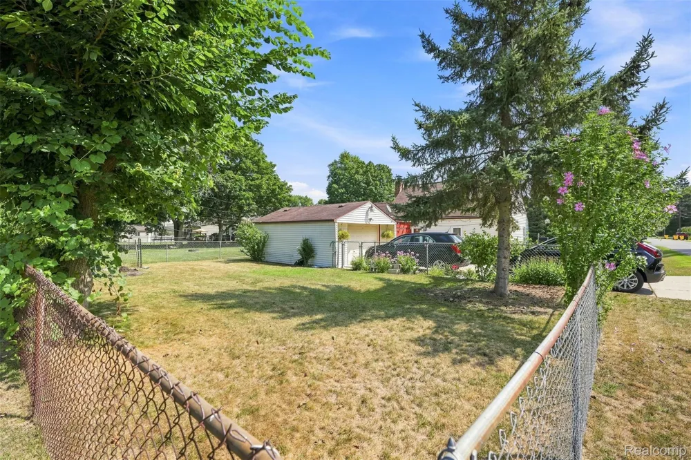 8251 McClellan Street Utica City, MI 48317