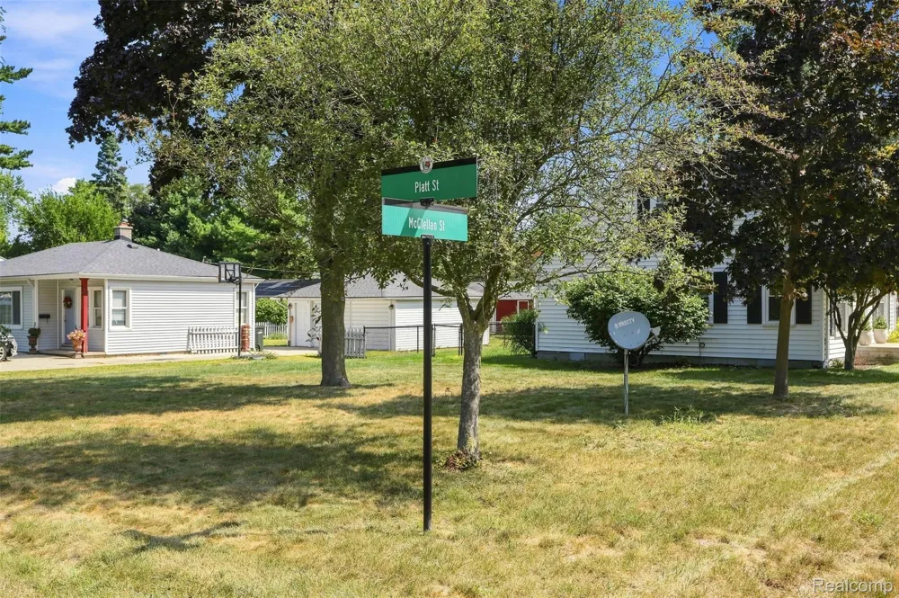8251 McClellan Street Utica City, MI 48317