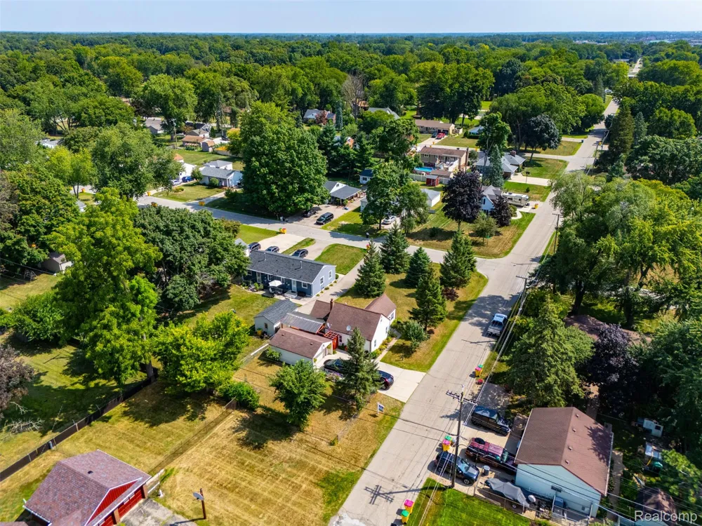 8251 McClellan Street Utica City, MI 48317