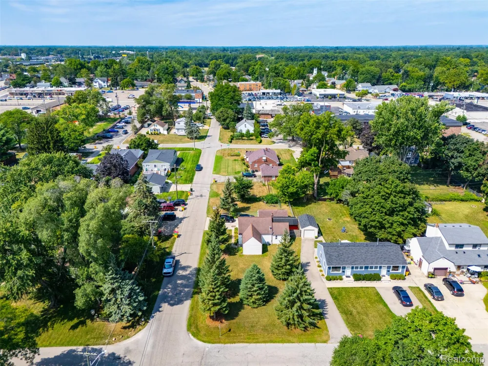 8251 McClellan Street Utica City, MI 48317