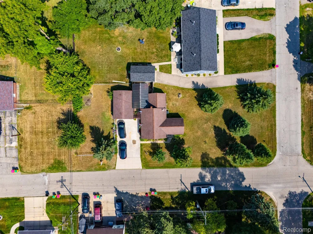 8251 McClellan Street Utica City, MI 48317
