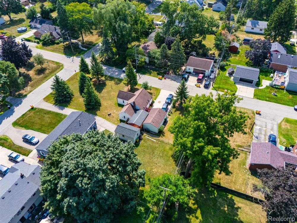 8251 McClellan Street Utica City, MI 48317