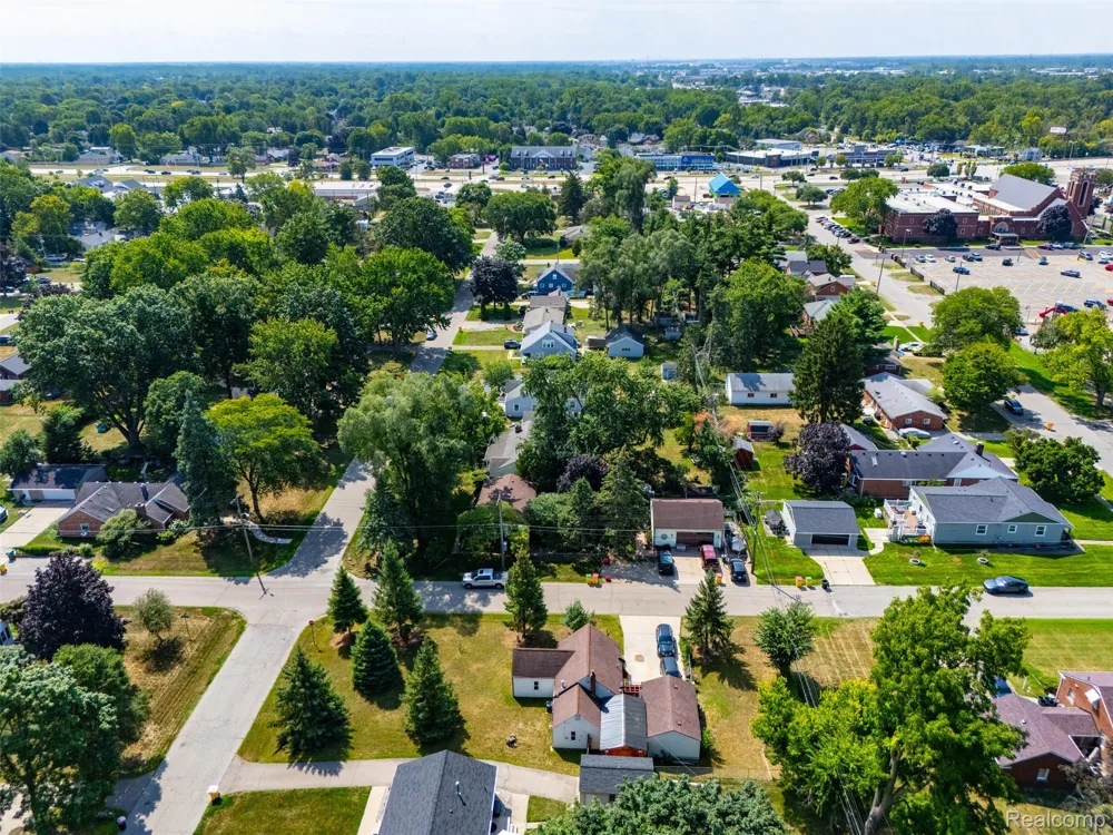 8251 McClellan Street Utica City, MI 48317