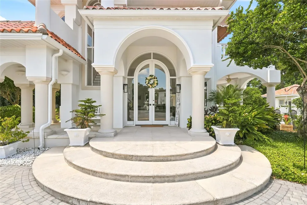 11104 WINTHROP WAY Tampa, FL 33612