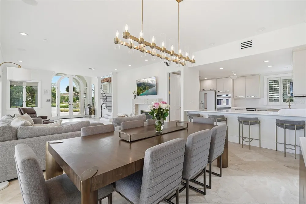 11104 WINTHROP WAY Tampa, FL 33612