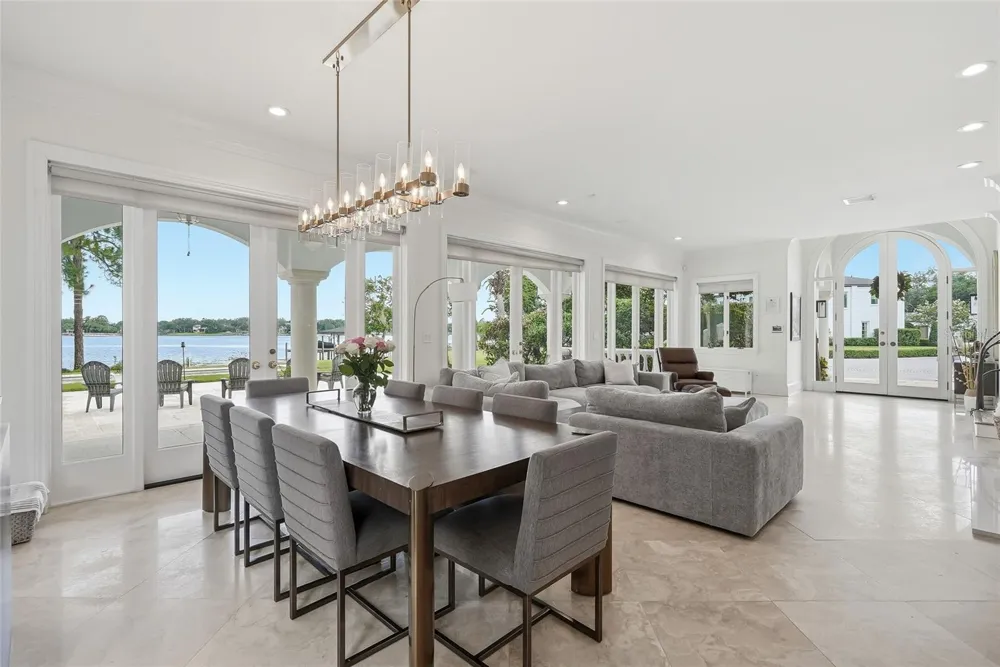 11104 WINTHROP WAY Tampa, FL 33612