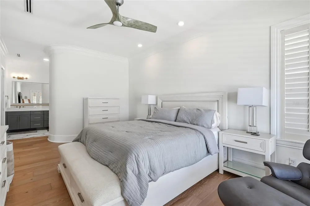 11104 WINTHROP WAY Tampa, FL 33612