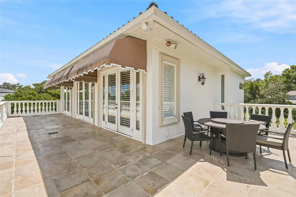 11104 WINTHROP WAY Tampa, FL 33612