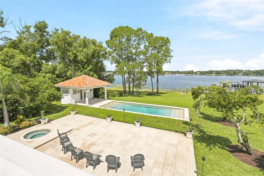 11104 WINTHROP WAY Tampa, FL 33612