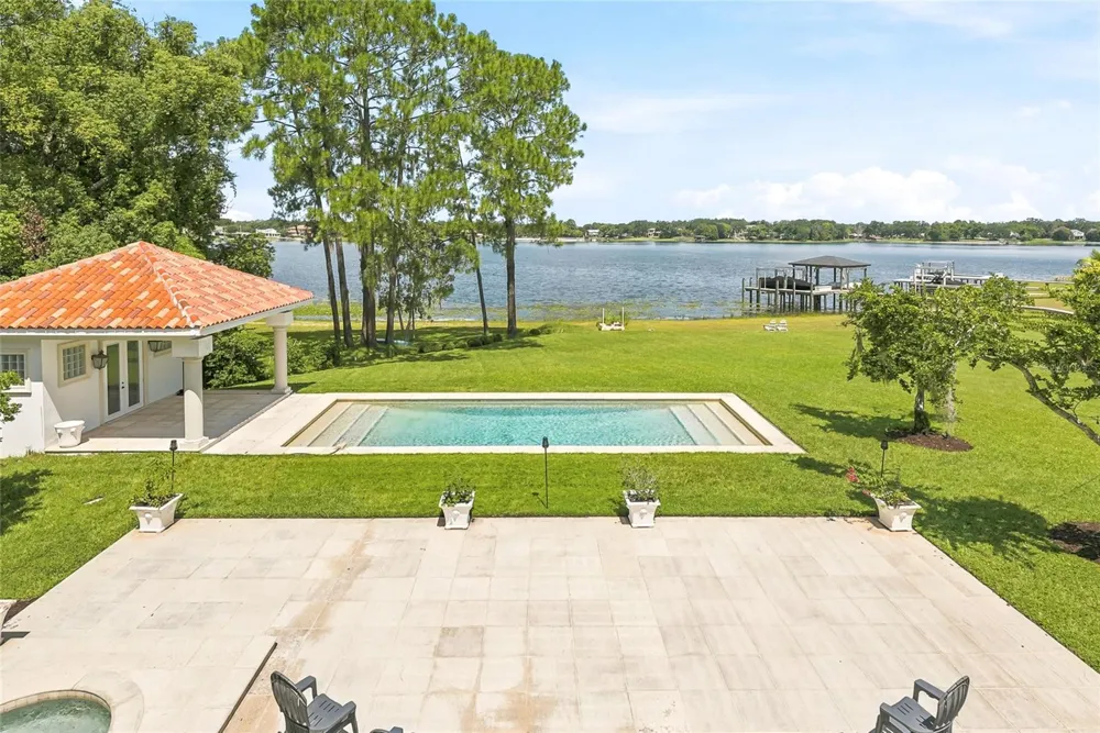 11104 WINTHROP WAY Tampa, FL 33612