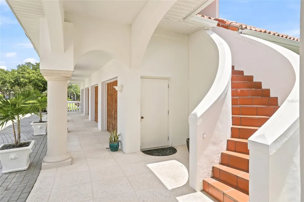 11104 WINTHROP WAY Tampa, FL 33612