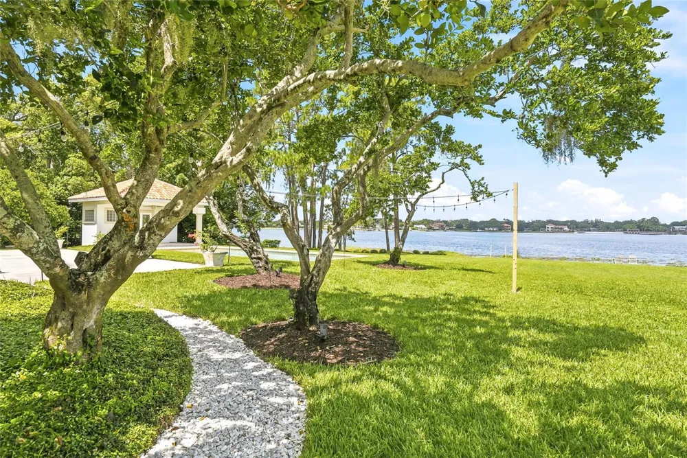 11104 WINTHROP WAY Tampa, FL 33612