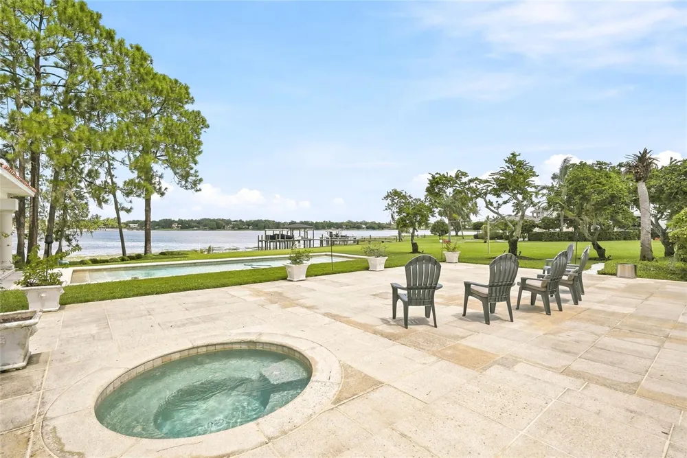 11104 WINTHROP WAY Tampa, FL 33612