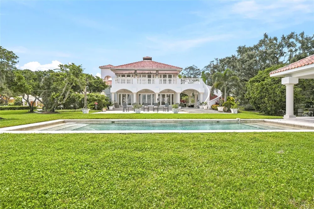 11104 WINTHROP WAY Tampa, FL 33612