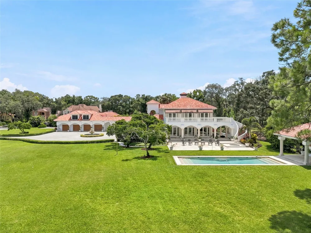 11104 WINTHROP WAY Tampa, FL 33612