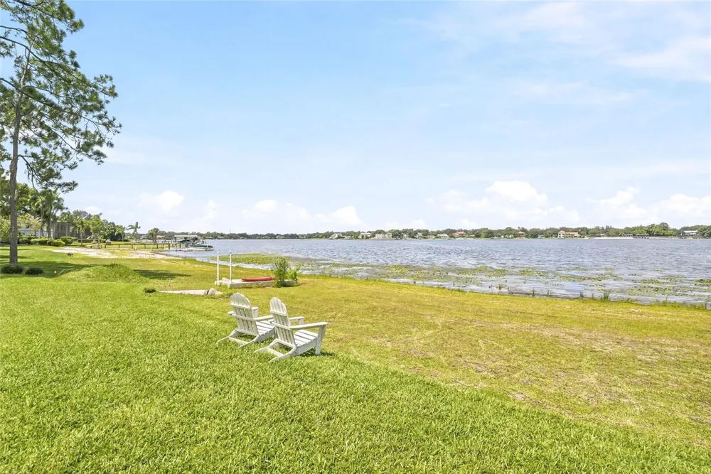 11104 WINTHROP WAY Tampa, FL 33612