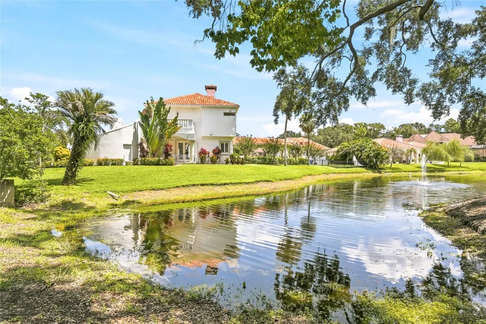 11104 WINTHROP WAY Tampa, FL 33612
