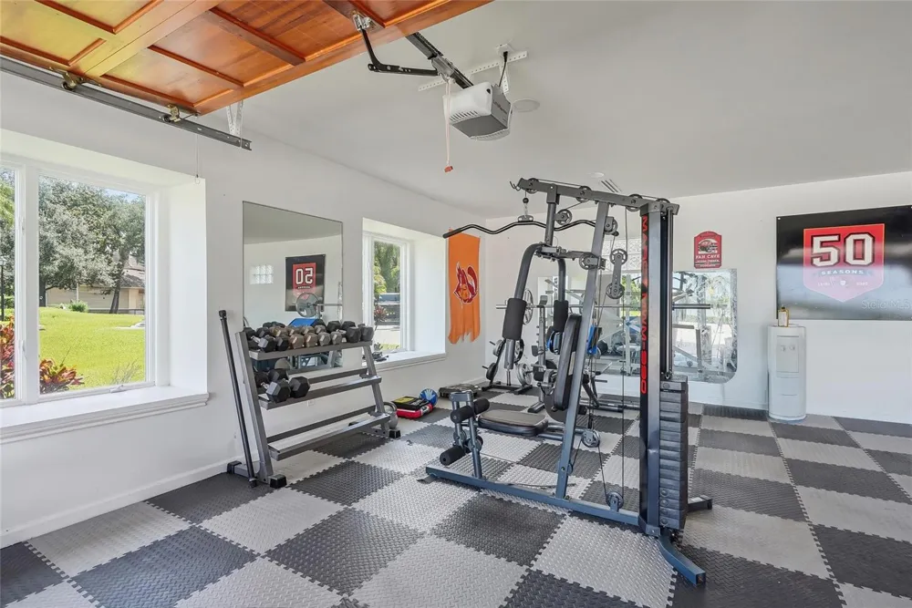 11104 WINTHROP WAY Tampa, FL 33612