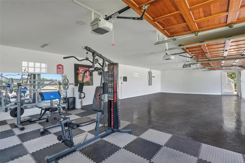 11104 WINTHROP WAY Tampa, FL 33612