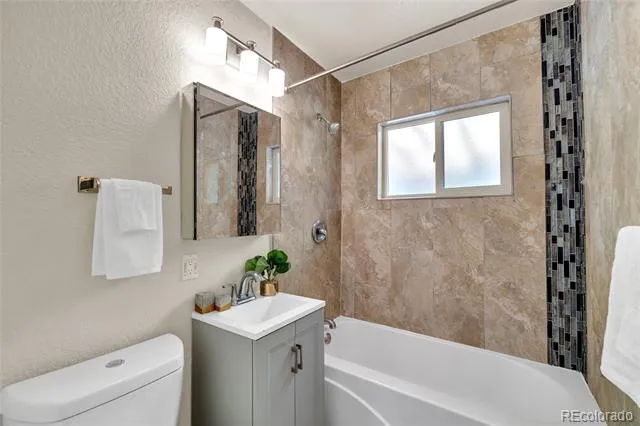 1977 S Newton Lakewood, CO 80219