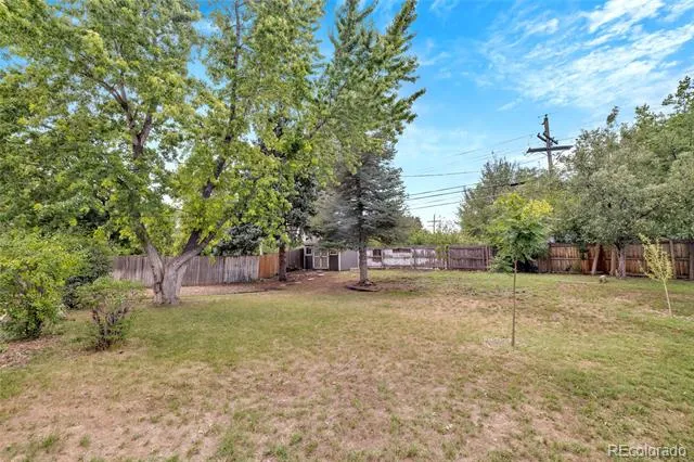 1977 S Newton Lakewood, CO 80219